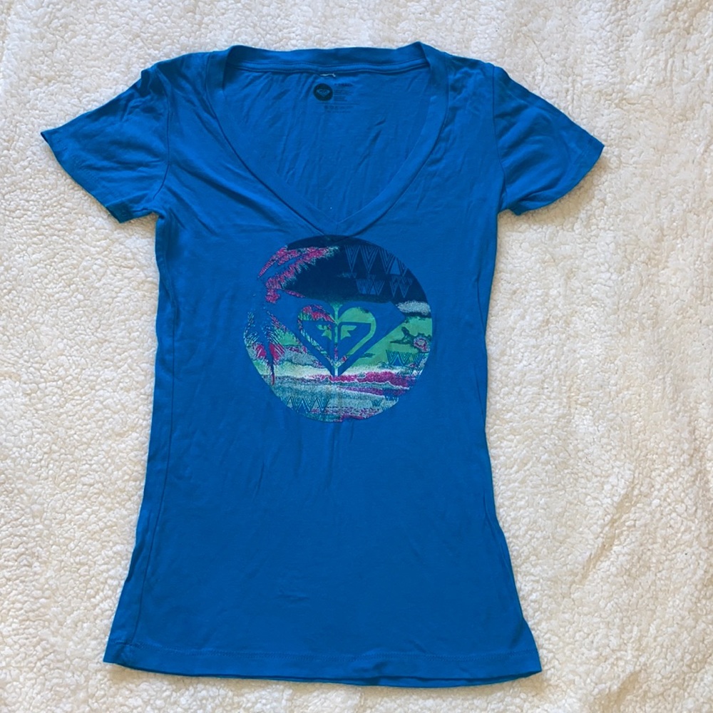 Roxy Blue V-Neck Short Sleeve Tee with Multicolor Graphic